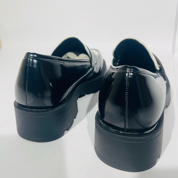 Elegant Black and White Loafers - Picture 12 of 13